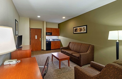 Park Central Hotel | Comfort Suites North Dallas