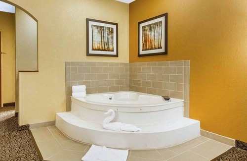 Ramsey Hotel | Comfort Suites Ramsey