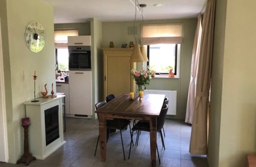 Ewijk Apartment | Comfortabel vrijstaand huisje `De zingende Wilg`