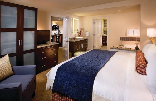 Las Vegas Resort | Comfortable 1-bedroom resort washer/dryer, full kitchen & much more.