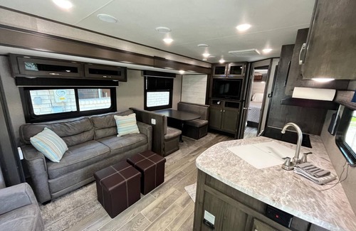 Beaumont House | Comfortable 1BR RV for mid-to-long term stays