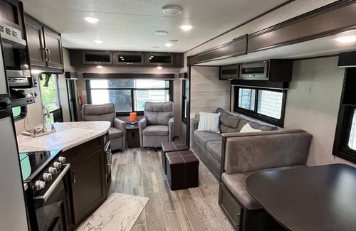 Beaumont House | Comfortable 1BR RV for mid-to-long term stays