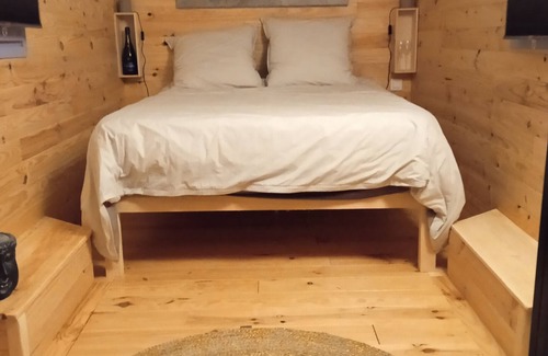 Le Bosc Cabin | Comfortable 2-person caravan