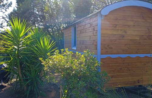 Le Bosc Cabin | Comfortable 2-person caravan