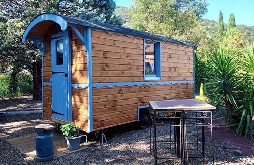 Le Bosc Cabin | Comfortable 2-person caravan