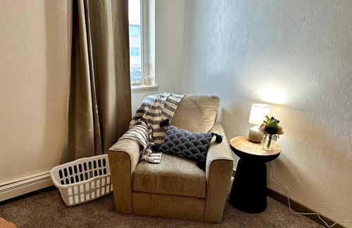 Fairbanks Apartment | Comfortable 2BR Apt Central