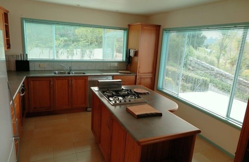 Russell House | Comfortable 3 bed-roomed home with harbour views. Hear kiwi at night!