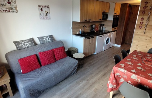 Le Praz de Lys Apartment | COMFORTABLE 3-BEDROOM APARTMENT