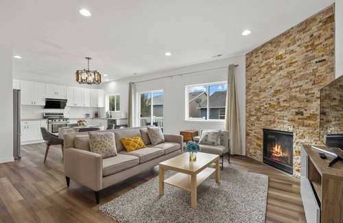 Bothell House | Comfortable 4BR Home｜ Main Floor Bedroom & Patio｜ Dedicated Workspace #41847