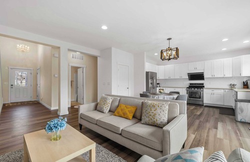 Bothell House | Comfortable 4BR Home｜ Main Floor Bedroom & Patio｜ Dedicated Workspace #41847