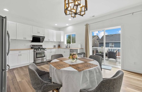 Bothell House | Comfortable 4BR Home｜ Main Floor Bedroom & Patio｜ Dedicated Workspace #41847