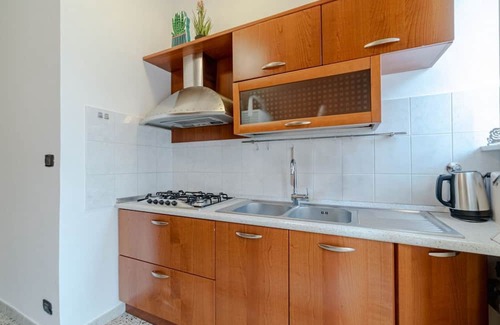 Vanchiglietta Apartment | Comfortable 60 sqm apartment, perfect for a stay of 2 people, located on the third floor of a building without a lift.The property is located in the Vanchiglietta district, in an area full of services and well connected to the center of Turin and its mai