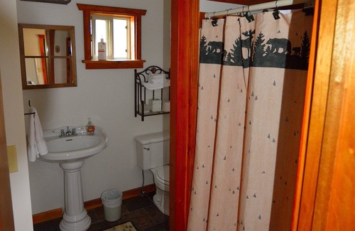 Dillon House | Comfortable accommodations located in the small town of Dillon, Mt.
