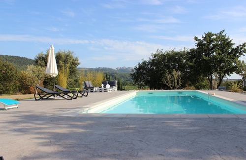 Seguret House | Comfortable air-conditioned villa with swimming pool at the foot of the village of Séguret