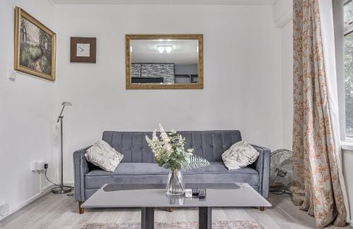 Greenwich West Apartment | Comfortable and Modern 2-Bedroom Greenwich Apartment