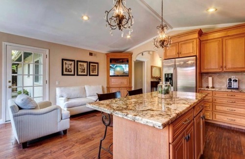 Mission Viejo House | Comfortable and spacious one story resort style house