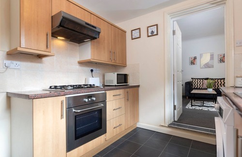 Newcastle-upon-Tyne Apartment | Comfortable and spacious home. FREE Parking.