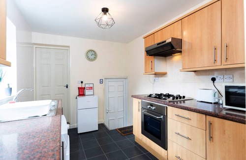 Newcastle-upon-Tyne Apartment | Comfortable and spacious home. FREE Parking.