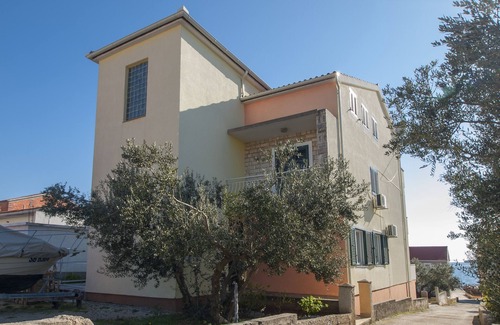 Brodarica Apartment | Comfortable and spacious apartment with terrace and sea view Brodarica, Šibenik (A-5736-a)