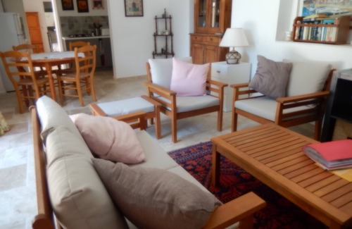 Lorgues Apartment | Comfortable and stylish poolside apartment in Lorgues