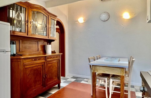 San Terenzo Apartment | Comfortable apartment of approximately 64 m2, able to accommodate up to 4 people, located on the fourth floor of a building without a lift. The accommodation is located in an area full of all services and boasts a wonderful view of the San Terenzo beach.