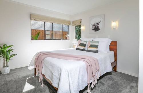Papamoa Beach Apartment | Comfortable beach apartment, close to the water