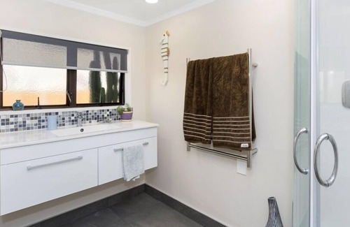 Papamoa Beach Apartment | Comfortable beach apartment, close to the water