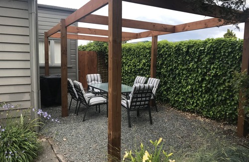 Ngongotaha House | Comfortable character home near Rotorua lakefront, fast Wifi.