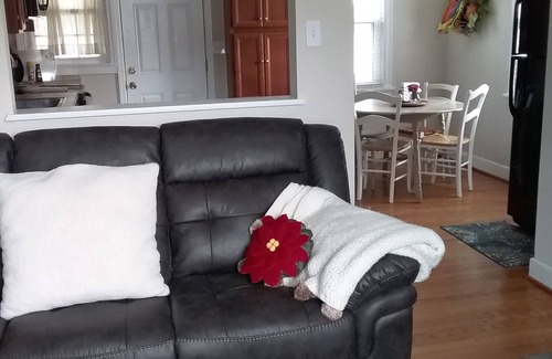 North Chesterfield House | Comfortable, Clean and Clutter Free - Pet Friendly