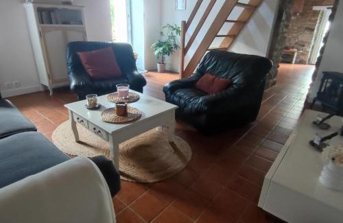 Ploudalmezeau House | Comfortable cottage close to the beach, Portsall, 2 canoes