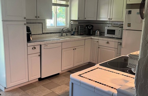 Central Oregon House | Comfortable cozy 3 bedroom 2 bath with WiFi, & AC centrally in beautiful Eugene