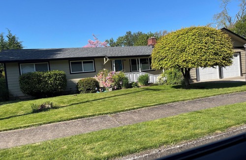 Central Oregon House | Comfortable cozy 3 bedroom 2 bath with WiFi, & AC centrally in beautiful Eugene