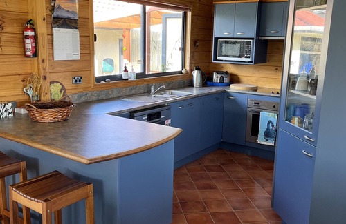 Cable Bay House | Comfortable family bach at Coopers Beach