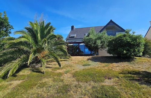 Crozon House | Comfortable family home a stone's throw from the GR34 and beaches