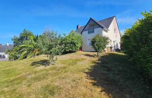 Crozon House | Comfortable family home a stone's throw from the GR34 and beaches