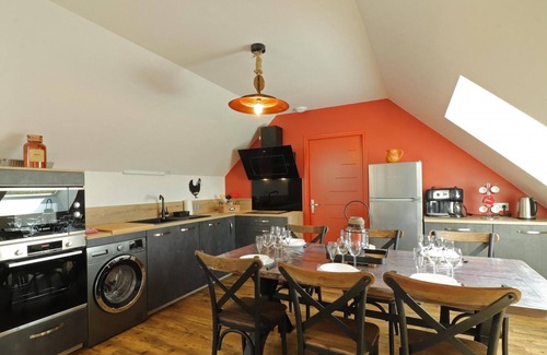 Athis-Val de Rouvre Cottage | Comfortable house with private spa and garden near the pond