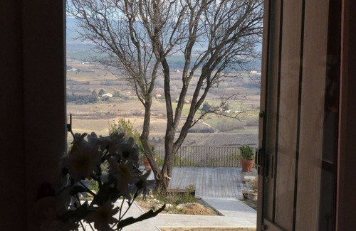 Mormoiron Apartment | Comfortable gite overlooking garden and swimming pool in a beautiful country house