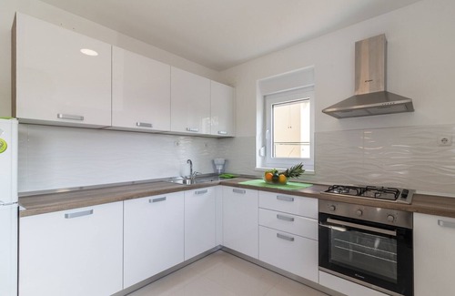 Stinjan Apartment | Comfortable holiday house with apartments/Amazing spacious apartment with patio and grill/A1