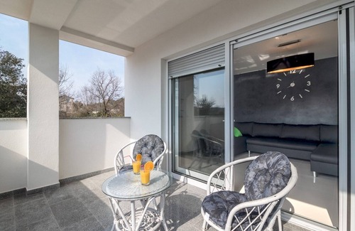 Stinjan Apartment | Comfortable holiday house with apartments/Amazing spacious apartment with patio and grill/A1