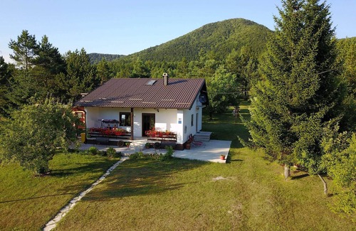 Rudanovac House | Comfortable house on a big plot of land near the Plitvice Lakes