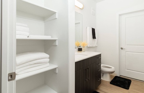 Draper Apartment | Comfortable Modern Apt. W/ Hot Tub and Gym