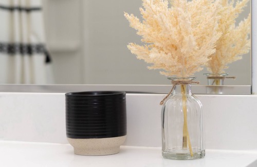 Draper Apartment | Comfortable Modern Apt. W/ Hot Tub and Gym