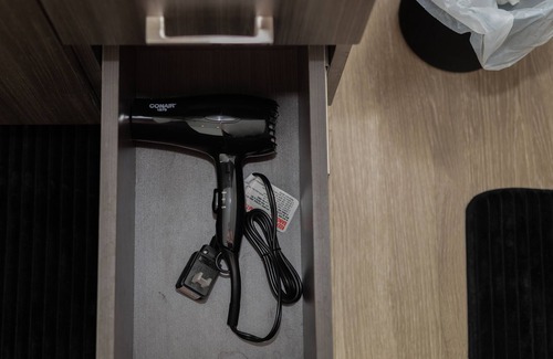 Draper Apartment | Comfortable Modern Apt. W/ Hot Tub and Gym