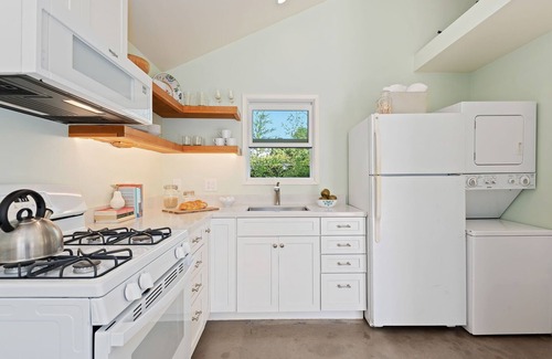 Montecito House | Comfortable Montecito Studio Cottage Walking Distance to Beach!