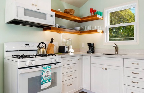 Montecito House | Comfortable Montecito Studio Cottage Walking Distance to Beach!