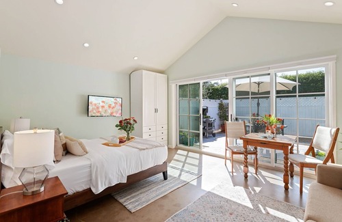 Montecito House | Comfortable Montecito Studio Cottage Walking Distance to Beach!