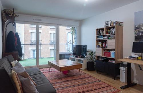 Clichy Apartment | Comfortable nest in the city center