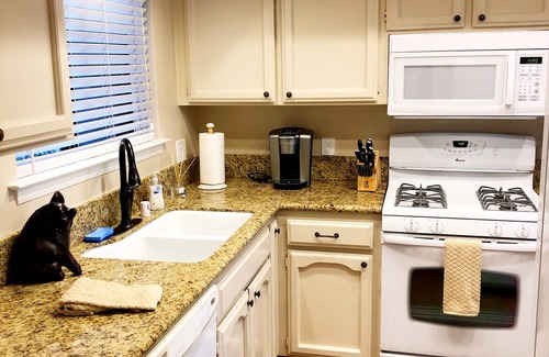 San Luis Obispo House | Comfortable quiet townhouse with pool and convenient location