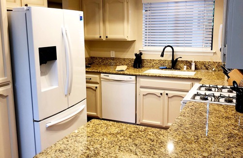 San Luis Obispo House | Comfortable quiet townhouse with pool and convenient location