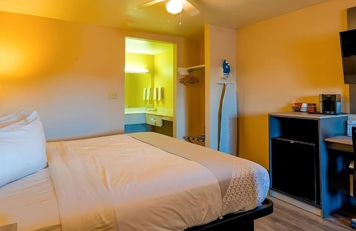 Sweet Home Hotel | Comfortable Room near H-E-B with Outdoor Swimming Pool and Free Parking